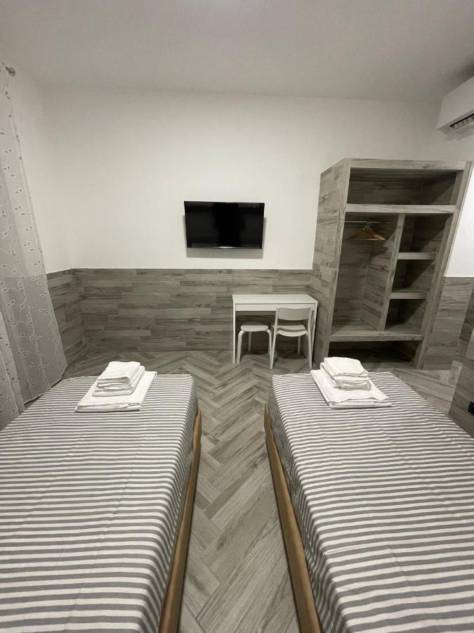 Holiday Rooms Rho Exterior foto
