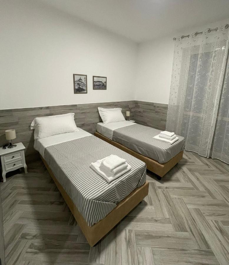 Holiday Rooms Rho Exterior foto